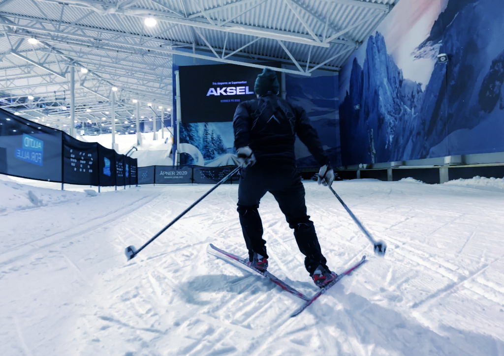 Man-skiing-indoor