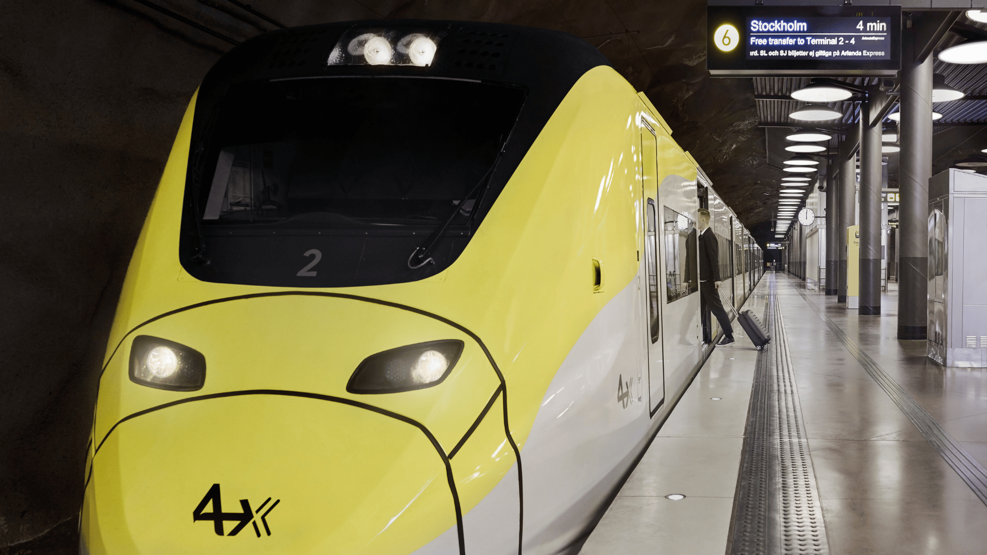 Arlanda Express yellow train